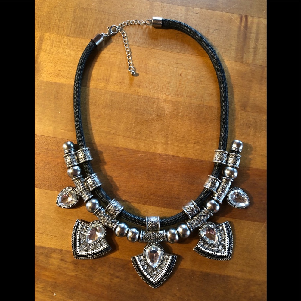 Statement collar necklace